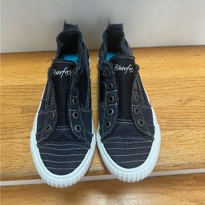 Like new Navy Blowfish shoe
